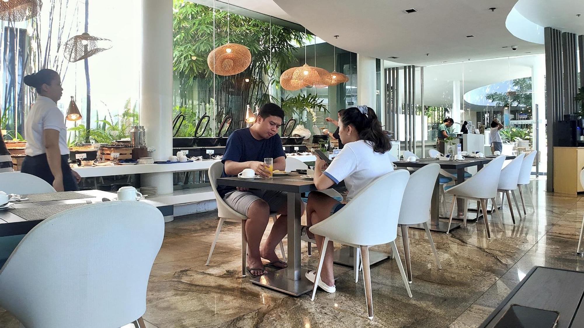 Dominiks Stylish Resort Gem Ocean View Pool Queen Bed At Tambuli 8 Floor Fast Wifi Lapu-Lapu City Exterior photo